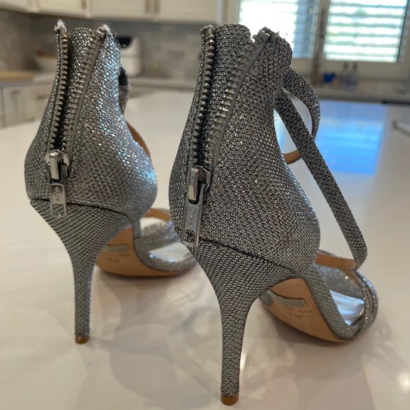 Badgley Mischka silver sparkly heels - Picture 2 of 2